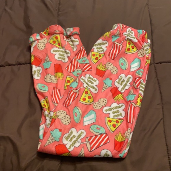 🍕🍟🍩🍪🍦Adorable PJs - Picture 3 of 5